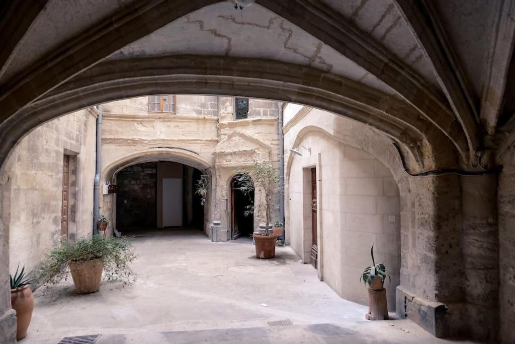 Noa - Mont Piete Intramuros - *